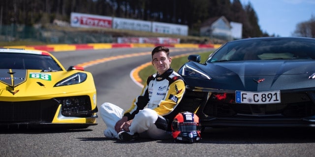 Oliver Gavin avec la toute nouvelle Corvette Stingray et la voiture de course C8R